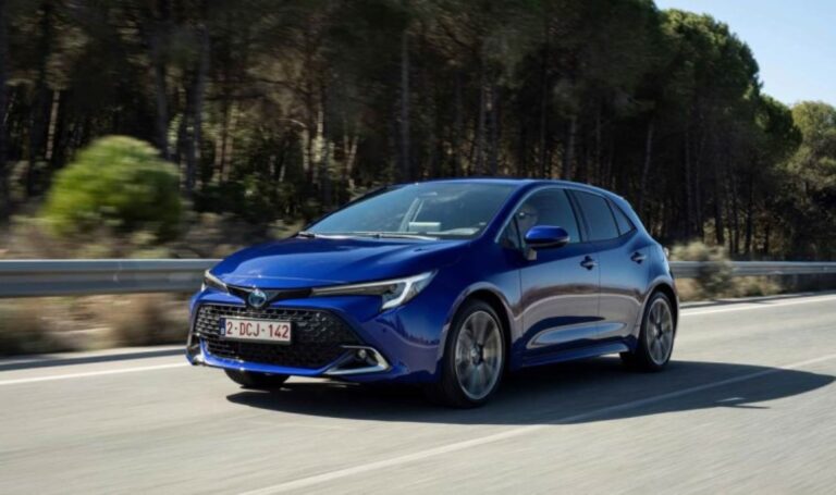 toyota-corolla-hatchback-hybrid-yilin-aile-otomobili-secildi-QlsFPw7u.jpg