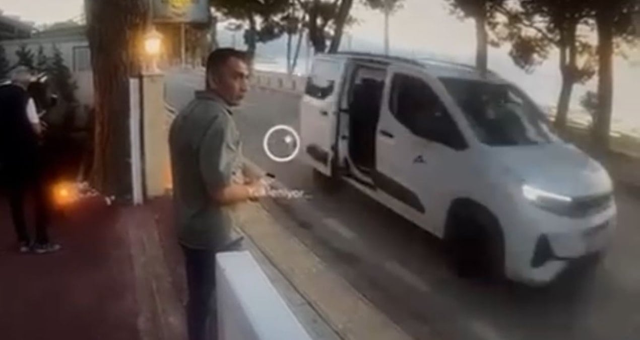 bursada kafeye silahli saldiri kamerada 1 yarali MhXWev1k