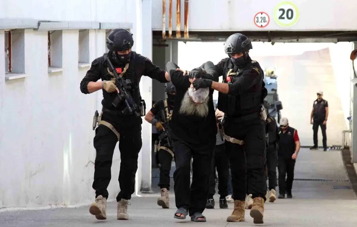 deasin turkiye emiri tutuklandi kJch7fl4.jpg