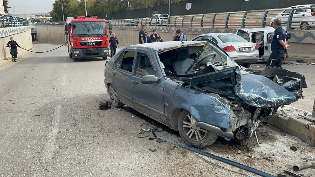 elazigda trafik kazasi 5 yarali F5FHvk64.jpg