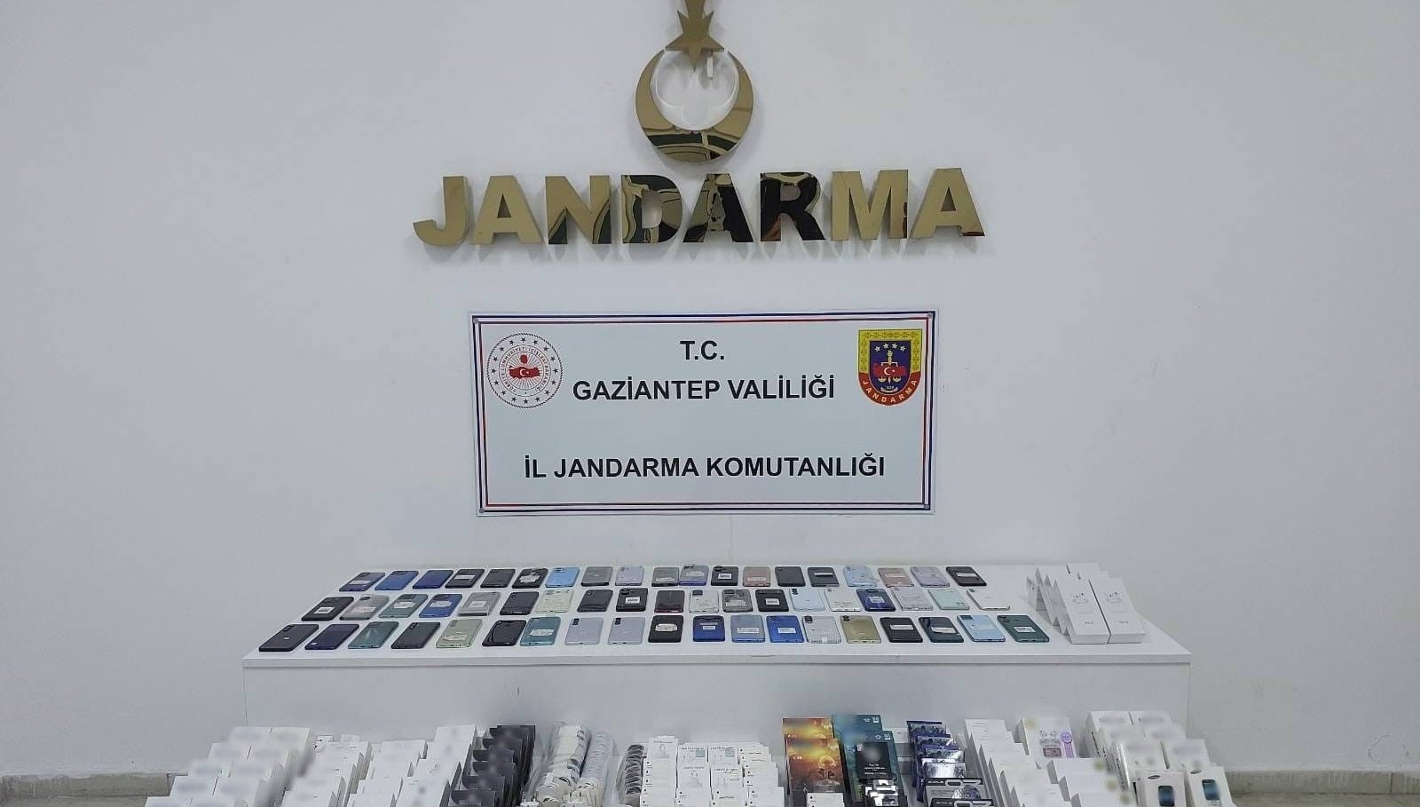 gaziantepde operasyon 1 milyon 900 bin degerinde kacak urun ele gecirildi LNsU6hCN.jpg