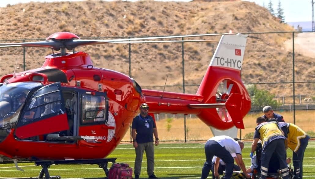 hava ambulansi tarlada calisirken yaralanan vatandas icin havalandi jk6LFDU7