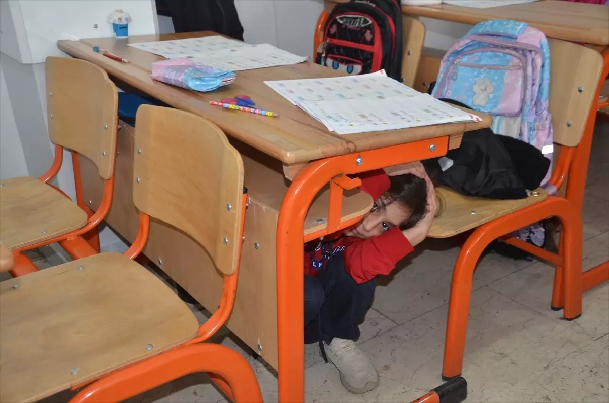 mebden afet bilinci icin tahliye tatbikati ZfbASS93.jpg