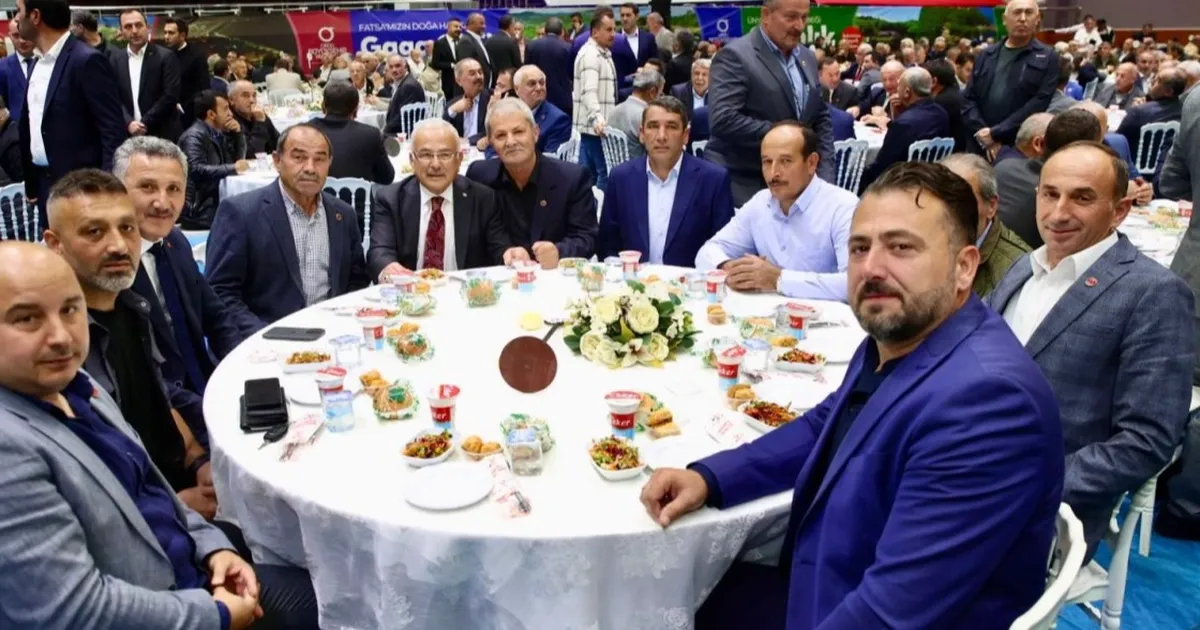 orduda baskan gulerden birlik ve hizmet vurgusu IsnZjRP2.webp