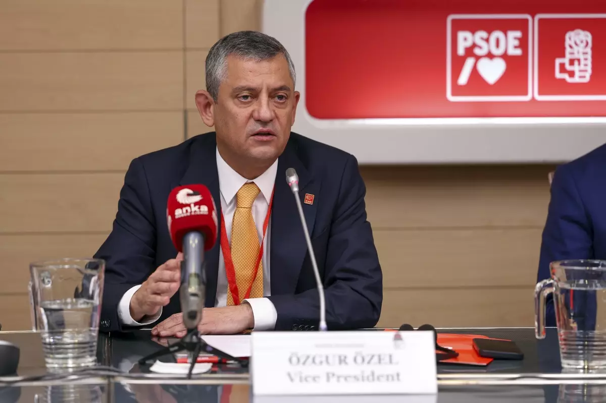 ozel mucadelemiz daha adil daha ozgur ve daha bariscil bir dunya icin buyuyerek devam edecek YuqMpCiC