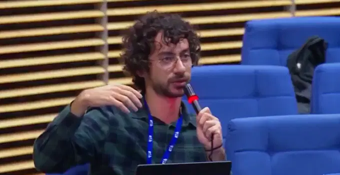 ab toplantisinda gazze sorusu soran gazeteci isinden oldu YPqbDwY5.png