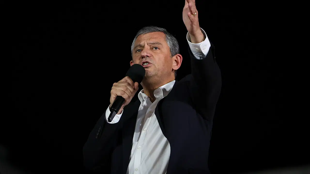 akin gurleke sure vermisti ozgur ozelden bu aksam icin saatli cagri uGjmg3qc.jpg