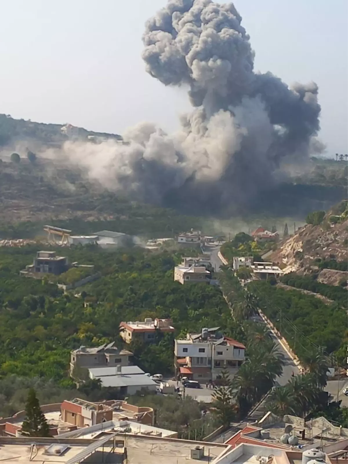 israil ordusundan lubnanin sur kentine hava saldirisi LNJnTZhT.jpg