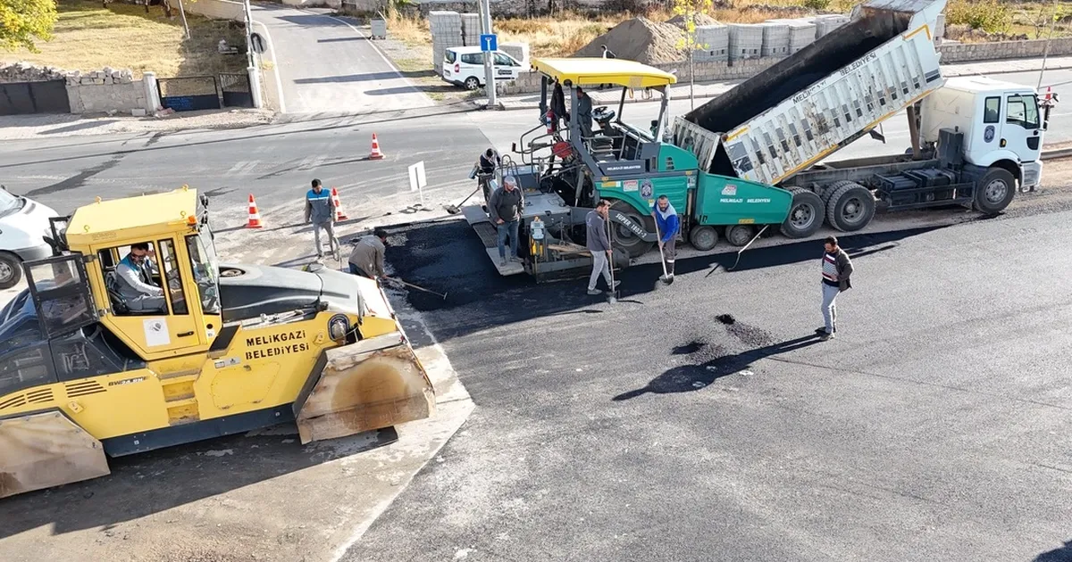 kayseri melikgazide tam gaz asfalt calismasi GNNriPZI.webp