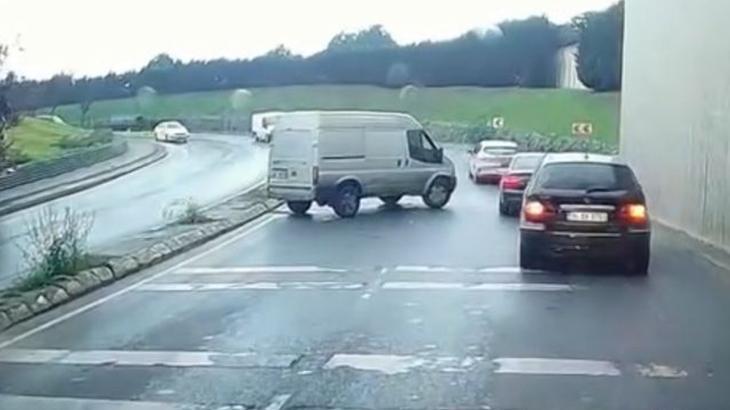 sultangazideki minibus kazasi kameralara yansidi PRe6bvfw.jpg